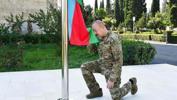 İlk kez ziyaret etti, Azerbaycan bayrağını göndere çekti! Aliyev'den net mesaj