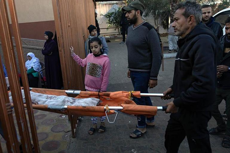 Gazzede can kaybı 22 bin 722’ye yükseldi